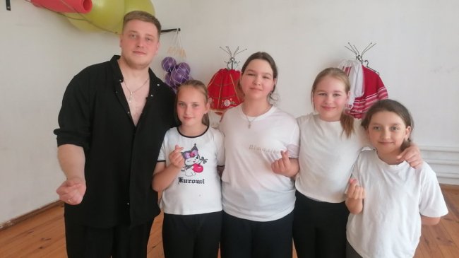Після поранення на фронті переніс 10 операцій: історія ветерана, який навчає дітей бальним танцям на Волині
