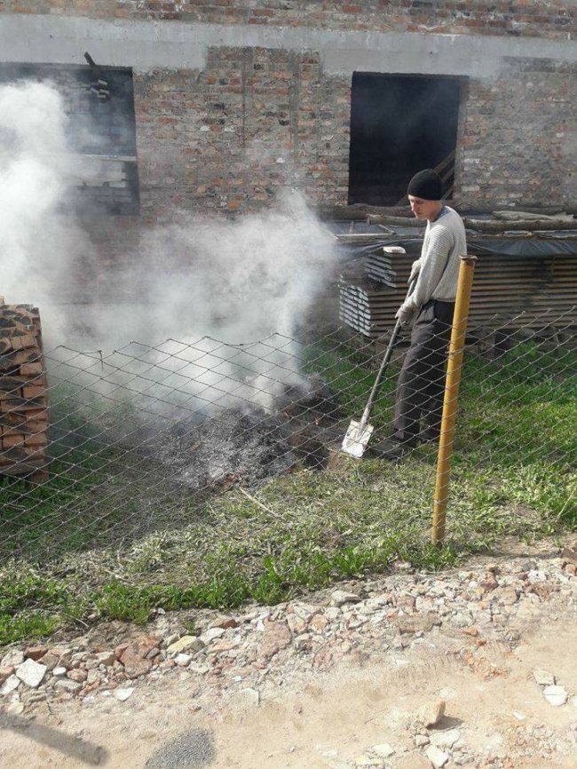 Моя хата скраю і нічого не знаю: у Луцьку муніципали «ловили» паліїв 