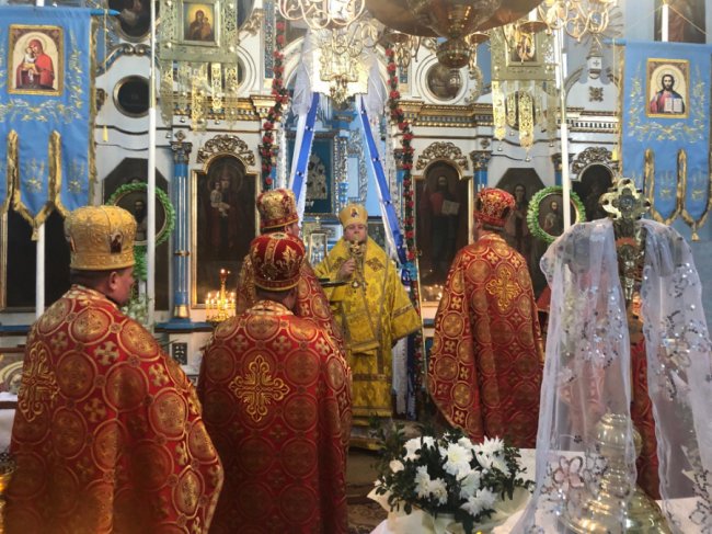 У селі на Волині, де віряни «воювали» за храм,  священники ПЦУ провели першу літургію. ФОТО