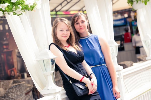 Красуні-журналістки: у Луцьку журфак відгуляв випускний. ФОТО