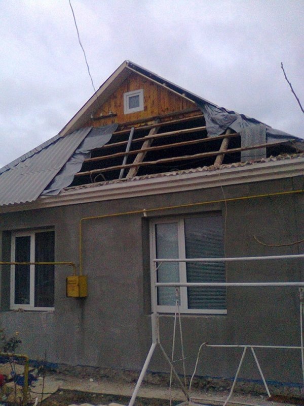 На Волині сім'ям загиблих бійців полагодили дах будинків. ФОТО