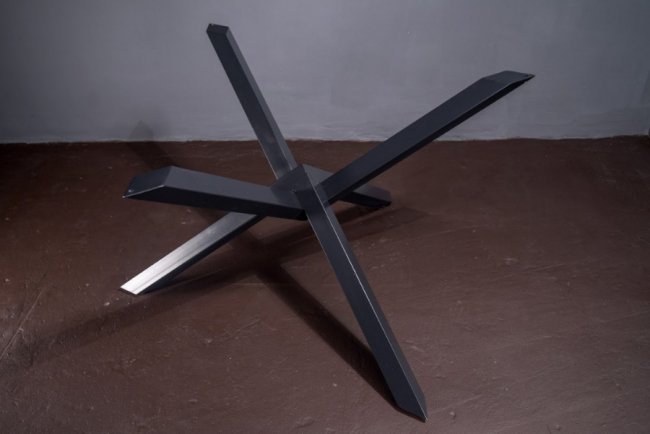 У Луцьку вперше відбудеться виставка-продаж унікальних столів та крісел. ФОТО*