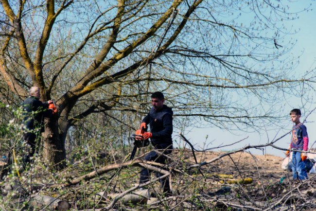 Єднання, праця та куліш: у селі під Луцьком організували толоку. ФОТО