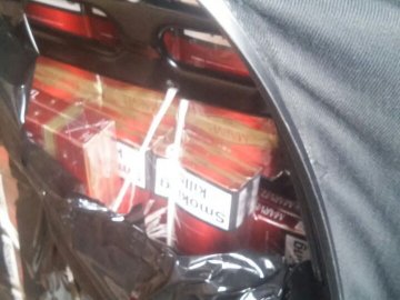 Волинські митники конфіскували авто з контрабандними цигарками
