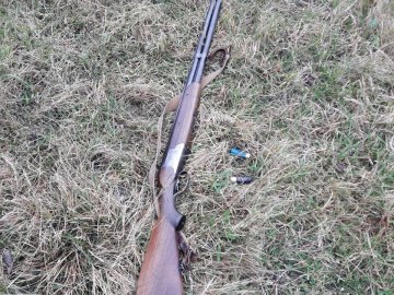 У лісі на Волині браконьєр «загубив» рушницю