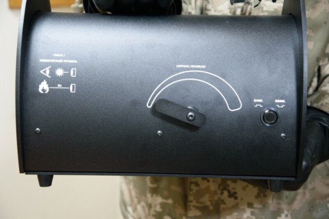 У Луцьку військовим передали пошукові прожектори