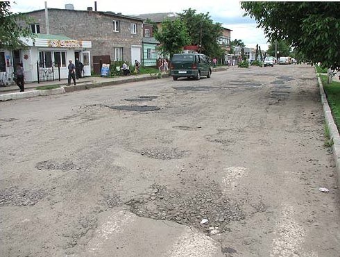 У райцентрі на Волині ремонтують дороги. ФОТО