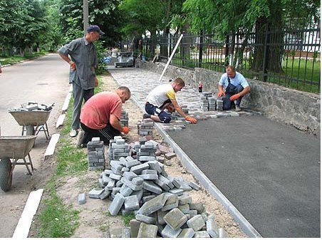 У райцентрі на Волині ремонтують дороги. ФОТО