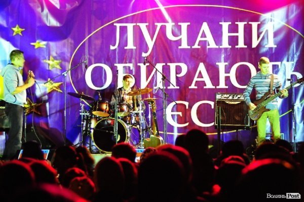 Як у Луцьку музиканти розважали люд на Євромайдані. ФОТО. ВІДЕО