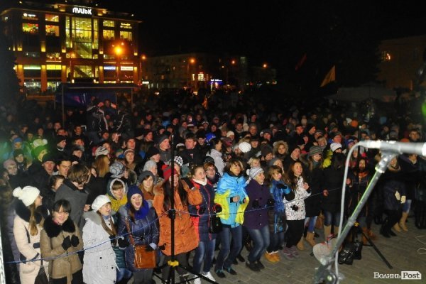 Як у Луцьку музиканти розважали люд на Євромайдані. ФОТО. ВІДЕО