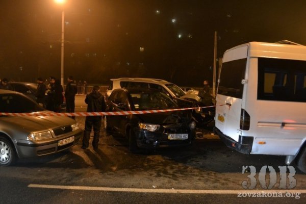 У Дніпропетровську «п'яний» джип протаранив сім авто. ФОТО. ВІДЕО