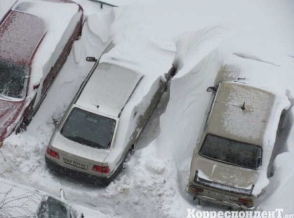 Фото Києва, заваленого снігом