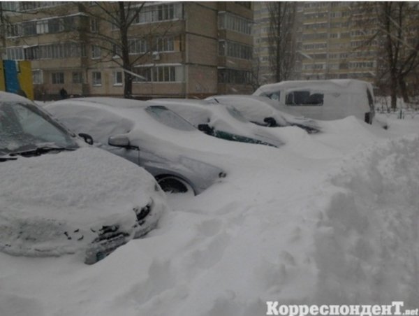 Фото Києва, заваленого снігом