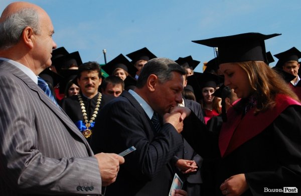 У Волинському національному університеті вітали магістрів