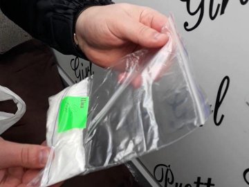 У Луцьку зловили двох молодиків, які розповсюджували наркотики. ФОТО