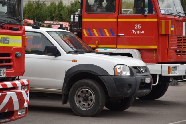 Швейцарський волонтер подарував пожежне авто луцьким рятувальникам