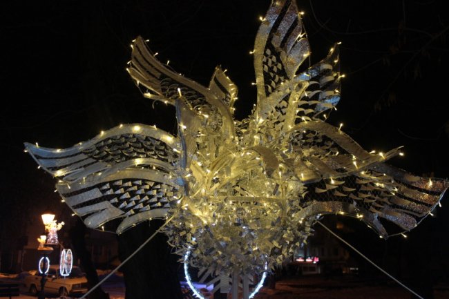 У Луцьку засяяла різдвяна ілюмінація. ФОТО