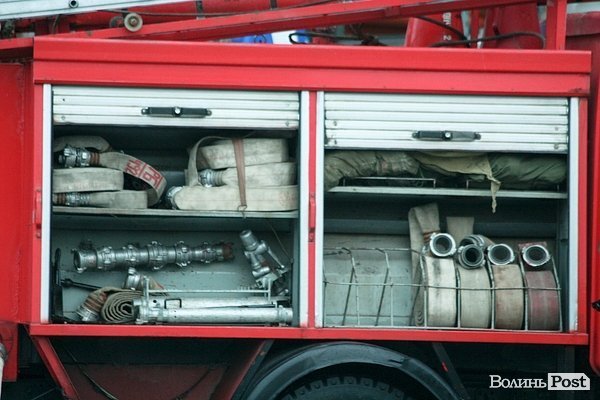 У Луцьку півтора десятка пожежників «гасили» гіпермаркет. ФОТО