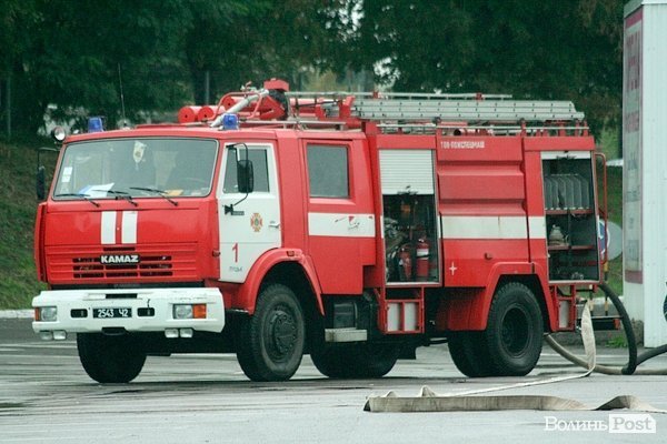 У Луцьку півтора десятка пожежників «гасили» гіпермаркет. ФОТО