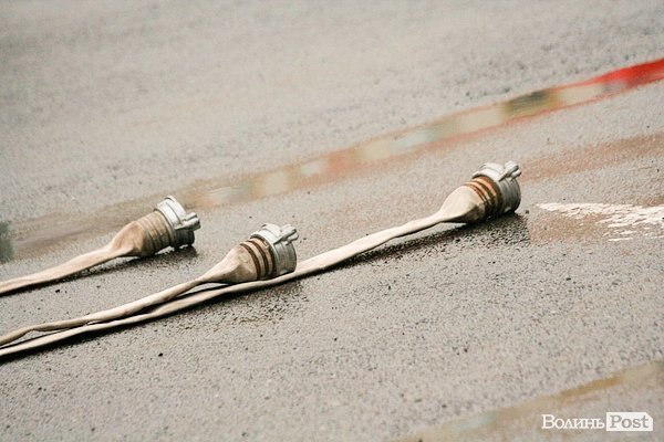 У Луцьку півтора десятка пожежників «гасили» гіпермаркет. ФОТО