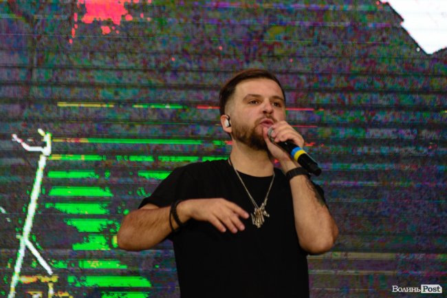 Сотні машин, несподіванки від Novellina і неймовірні емоції: автоконцерт БЕZ ОБМЕЖЕНЬ відгримів під Луцьком. ФОТОРЕПОРТАЖ