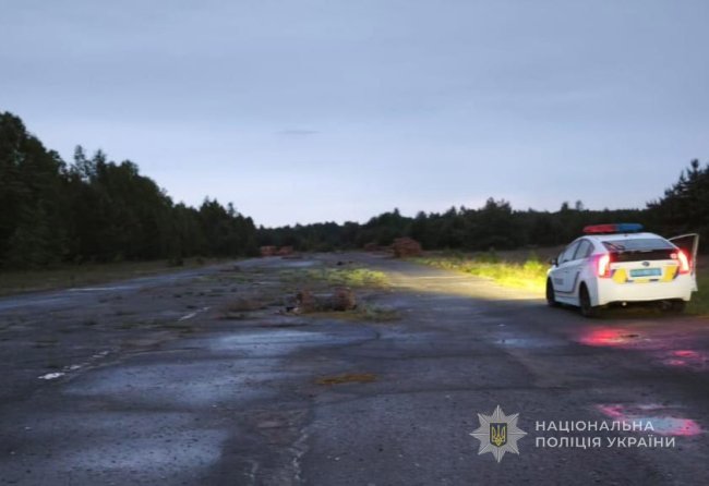 У Луцьку водій збив електровелосипедиста, який вдарився у припарковане авто
