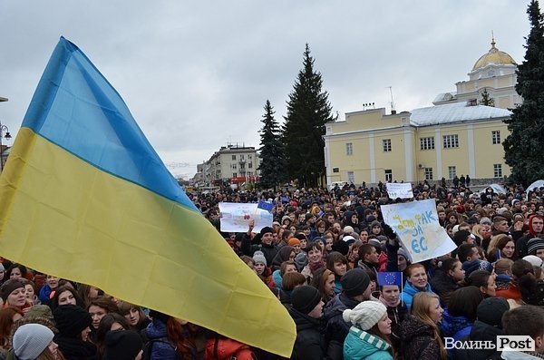 У Луцьку - студентський Євромайдан без партсимволіки. ФОТО