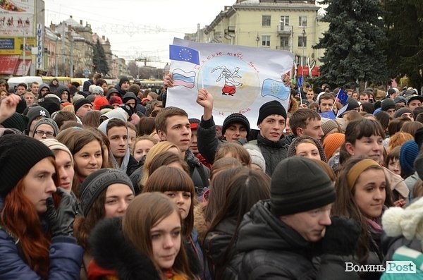 У Луцьку - студентський Євромайдан без партсимволіки. ФОТО