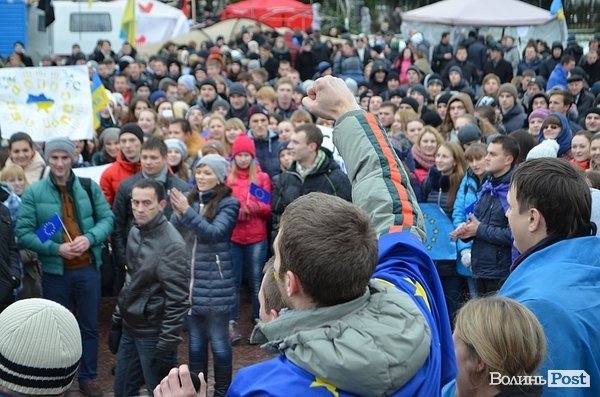 У Луцьку - студентський Євромайдан без партсимволіки. ФОТО