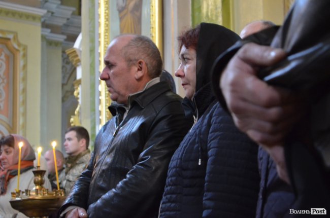 «Він захищав не лише свою сім‘ю»: у Луцьку попрощалися з Героєм. ФОТОРЕПОРТАЖ