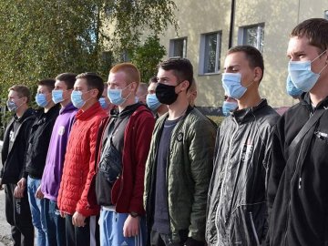 У Луцьку до військової частини Нацгвардії прибули перші новобранці призову