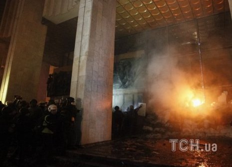 Силовиків «витурили» з Українського дому. ФОТО 