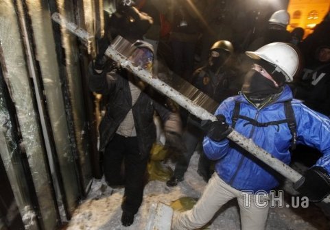 Силовиків «витурили» з Українського дому. ФОТО 