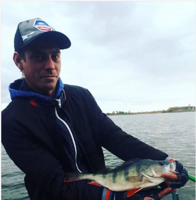 Волинянин спіймав кілограмового окуня. ФОТО