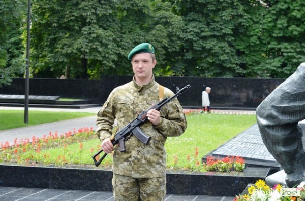 У Луцьку вшанували пам'ять героїв війни. ФОТО