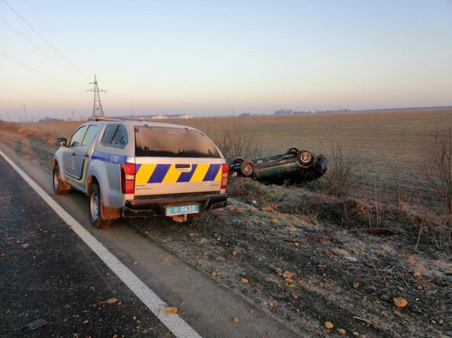 Волинянин злетів у кювет на трасі Луцьк-Устилуг. ФОТО