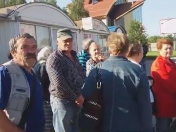 У Луцьку – величезні черги на маршрутку до Гаразджі. ВІДЕО