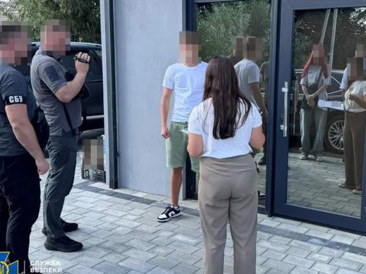 Ексчиновницю міськради на Волині оштрафували за зняття чоловіків з розшуку через ТЦК