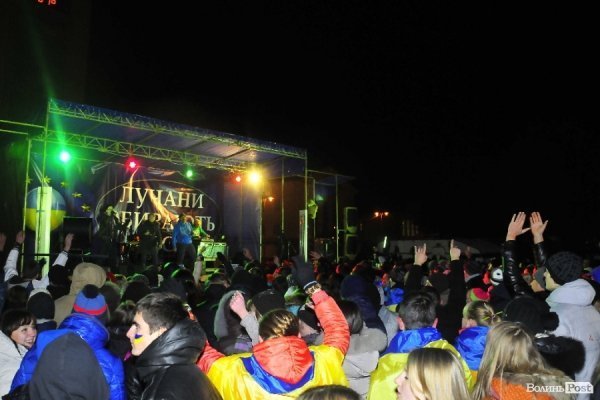 Як у Луцьку музиканти розважали люд на Євромайдані. ФОТО. ВІДЕО