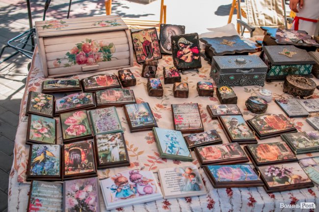 Народні розваги і море людей: в центрі Луцька «гуляє» етнофестиваль. ФОТО 