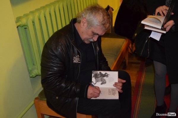 Шкляр у Луцьку розповів, чому Україні не потрібен Крим і Донбас. ФОТО