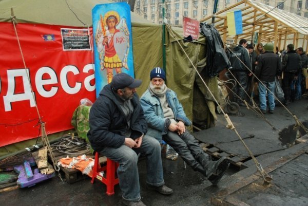 Майдан святкує. ФОТО