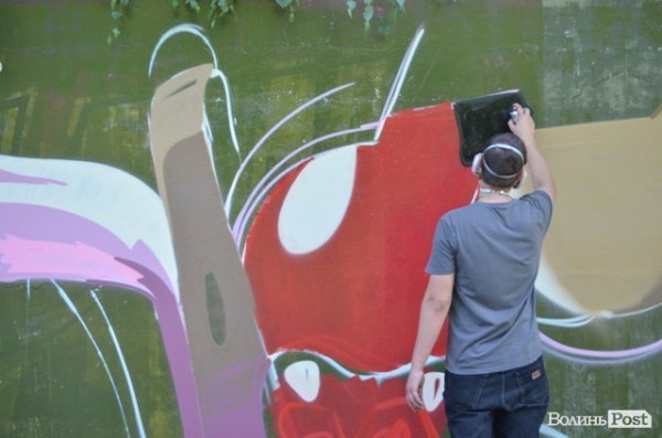 У Луцьку розмалювали 72 метри стіни. ФОТО