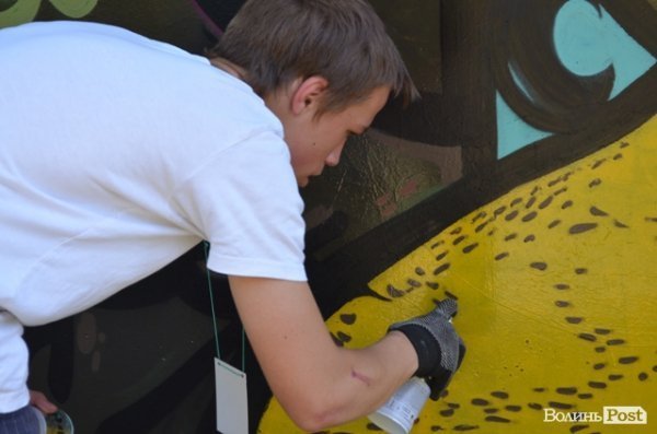 У Луцьку розмалювали 72 метри стіни. ФОТО