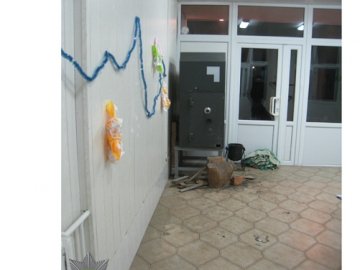 На Рівненщині невідомі в масках хотіли викрасти гроші з банкомату