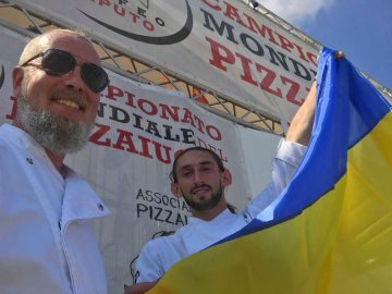 Волиняни – учасники міжнародного чемпіонату з приготування піци в Італії. ФОТО