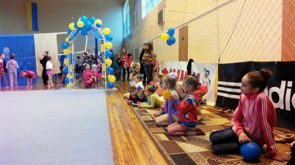 У Володимирі-Волинському гімнастки змагались заради благодійництва. ФОТО