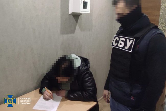 Приїхала до Києва за соцвиплатами: СБУ затримала організаторку фейкового референдуму на Луганщині