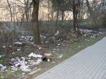 У Луцьку на Соборності прибиратимуть сквер від сміття