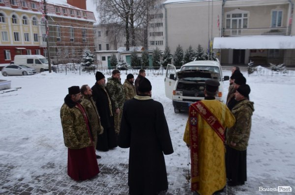 Мир буде після перемоги: із Луцька на передову відправили авто для бійців